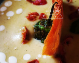 Foto del paso 5 de la receta: Crema de calabacín, topping de jamón, tosta y pimiento del padrón