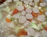Foto langkah ke 3 dari resep 64. Sop enoki kembang kol bakso.