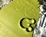Foto del paso 3 de la receta: Galletitas con grageas 🎉🐸