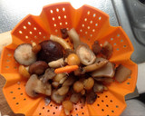 Foto del paso 3 de la receta: Arroz con calamares y setas