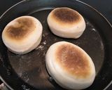 Foto del paso 7 de la receta: Muffins ingleses (panecillos sin horno)