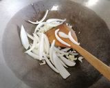 รูปขั้นตอนการทำที่ 3 ของ วุ้นเส้นผัดไข่ใส่แหนม