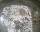 A picture of step 1 of Pyaj Paratha.
