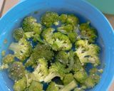 Foto langkah ke 2 dari resep Kentang Brokoli Kukus.