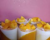 A picture of step 2 of Mango Panna cotta.