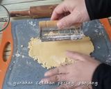 Foto langkah ke 2 dari resep Hanya 3 bahan ! kue kering kastengel keju renyah tanpa oven.