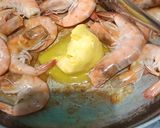 Foto langkah ke 1 dari resep Udang Mentega Saos Asam Manis.