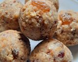 A picture of step 5 of Oats coconut ladoo.