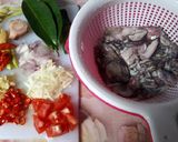 Foto langkah ke 2 dari resep Cumi Hitam Pedas Manis.