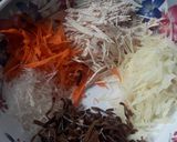 Hình bước làm 1 của món Bún chả giò tôm
