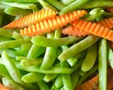 Hình bước làm 2 của món Đậu que cà rốt xào thịt nạc
