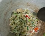 Foto langkah ke 6 dari resep Cah Taoge Ayam Kucai.