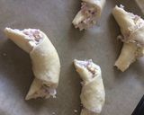 Sajtos-sonkás töltött kifli recept fázis 5 fotója