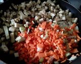 Foto del paso 2 de la receta: Berenjenas con tomate🍅🥕🌰🌶