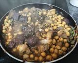 Foto del paso 4 de la receta: Garbanzos con setas y morcilla