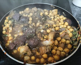 Foto del paso 4 de la receta: Garbanzos con setas y morcilla