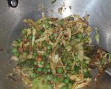 A picture of step 3 of Bread masala Samosa.
