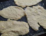 Foto del paso 1 de la receta: Milanesa a la napolitana con papas fritas y huevo
