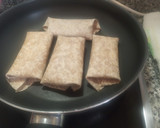 Foto del paso 10 de la receta: Burritos de salmón y verduras (brócolis, zanahorias y aguacate)