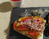 Foto del paso 10 de la receta: Tostas de aguacate, cebolla caramelizada y mermelada de tomate