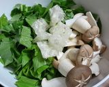 Hình bước làm 2 của món Canh cải rổ nấu nấm thịt xay