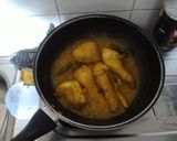 Foto langkah ke 4 dari resep Ayam Ungkep Bumbu Kuning.