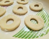 A picture of step 4 of Glazed doughnuts.
