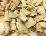 Foto del paso 2 de la receta: Manzanas caramelizadas con arándanos y nueces
