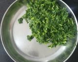 A picture of step 2 of Lasooni Palak Paneer.