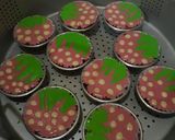 Foto langkah ke 7 dari resep Bolu Kukus Karakter (Strawberry).