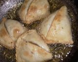 A picture of step 5 of Aalu ke samosay.