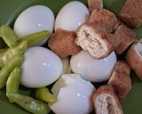 Foto langkah ke 1 dari resep Telur ayam tahu kuah santan.