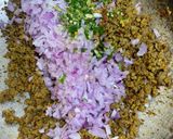A picture of step 1 of Triangle mince samosa.
