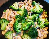 Brokkolis csirke kagylótésztával recept fázis 5 fotója
