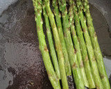 Foto del paso 1 de la receta: Espárragos trigueros gratinados al horno