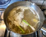 A picture of step 10 of Pork and prawn wonton soup.