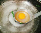 Hình bước làm 4 của món Luộc trứng đẹp