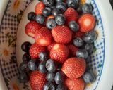 Foto langkah ke 1 dari resep Membekukan buah Blueberry&Strawberry #frozenfruit.