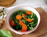 Foto langkah ke 5 dari resep Sayur Bening Bayam dan Wortel.