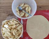 A picture of step 8 of Apple Pie.