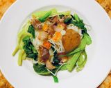 Hình bước làm 3 của món Bún gạo xào lòng gà