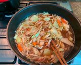 A picture of step 3 of Champon (the Noodle in Nagasaki).