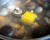 Hình bước làm 1 của món Canh rau củ nấm hương nấu tiêu xanh
