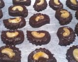 Foto langkah ke 3 dari resep Kukis Coklat Mede.