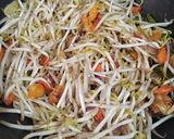 Foto langkah ke 2 dari resep Tumis tahu toge pedas.