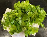 Foto del paso 1 de la receta: Patatas al puñetazo con mojo verde de cilantro