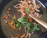 A picture of step 6 of Sausage Onion Spinach Stir Fry.