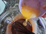 Torta rellena de chocolate decorada con chantilly de chocolate