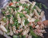 Foto del paso 2 de la receta: Tornillos con apio al atún