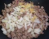 A picture of step 2 of Meat-heavy lasagne.